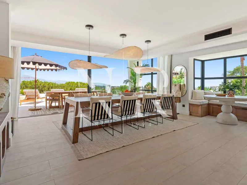 Villa in Nueva Andalucía with sea views for sale