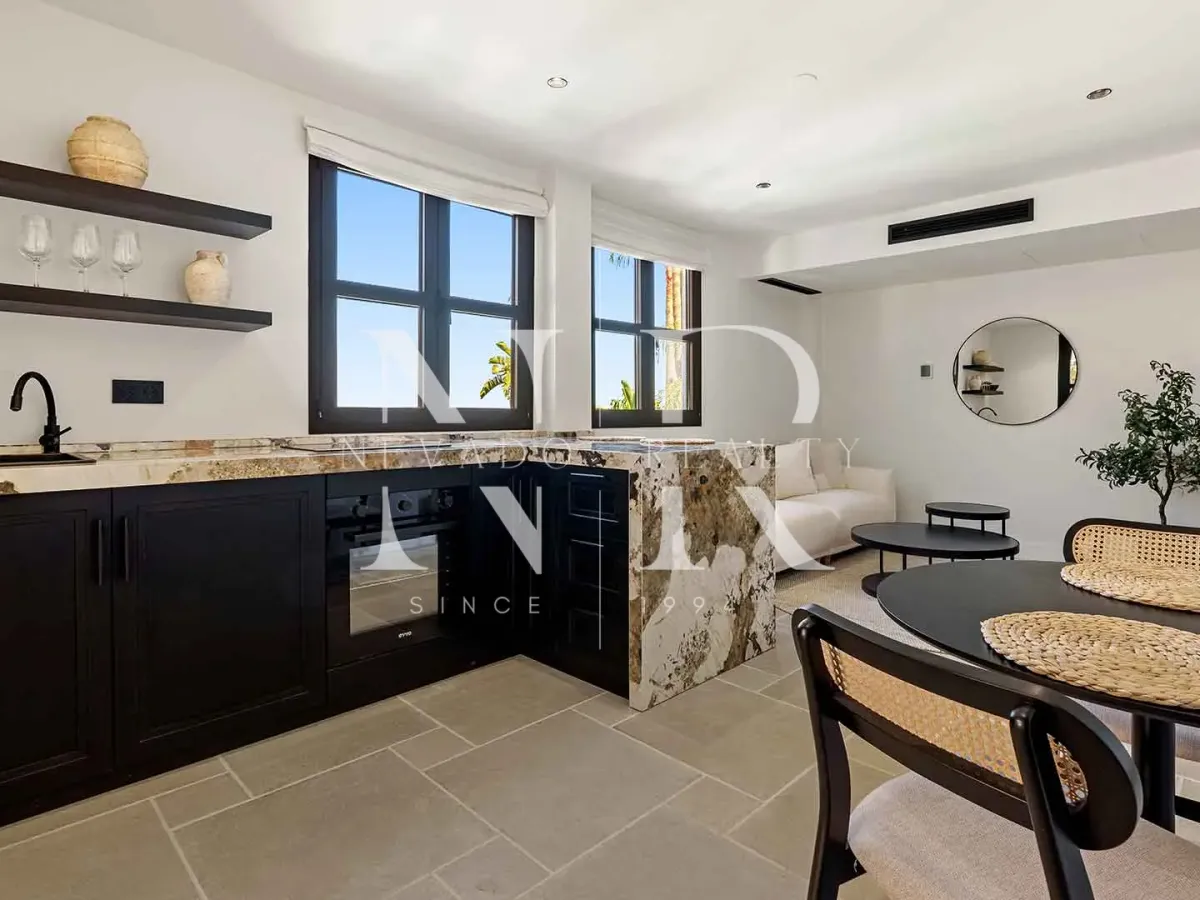 Villa in Nueva Andalucía with sea views for sale