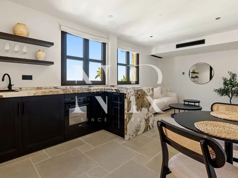 Villa in Nueva Andalucía with sea views for sale