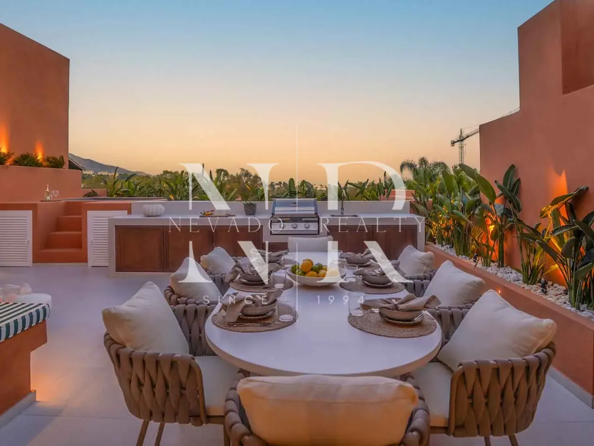 Completely renovated penthouse for sale in the Alminar de Marbella development