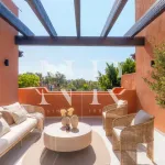 Completely renovated penthouse for sale in the Alminar de Marbella development 2