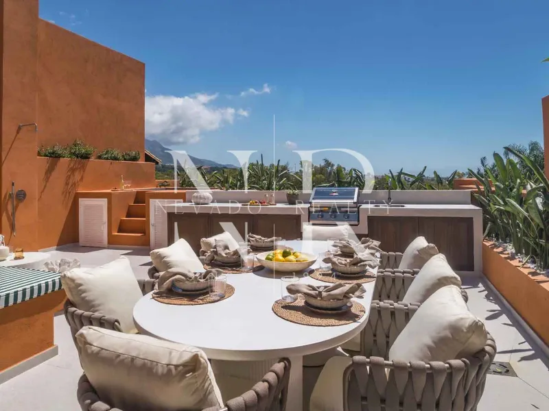 Completely renovated penthouse for sale in the Alminar de Marbella development