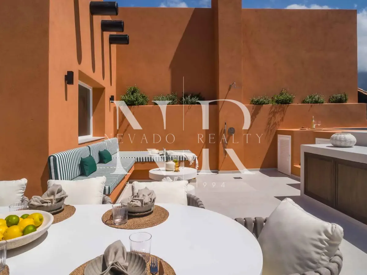 Completely renovated penthouse for sale in the Alminar de Marbella development