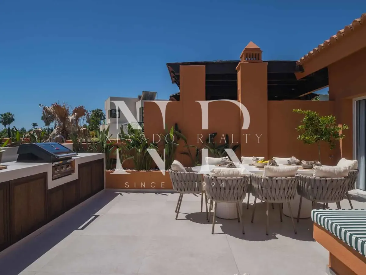Completely renovated penthouse for sale in the Alminar de Marbella development