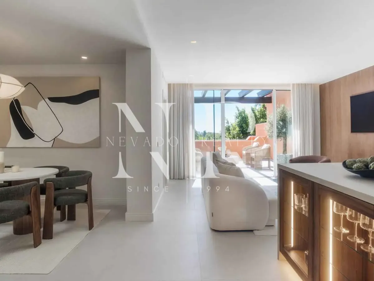 Completely renovated penthouse for sale in the Alminar de Marbella development