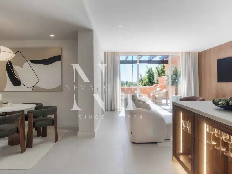 Completely renovated penthouse for sale in the Alminar de Marbella development