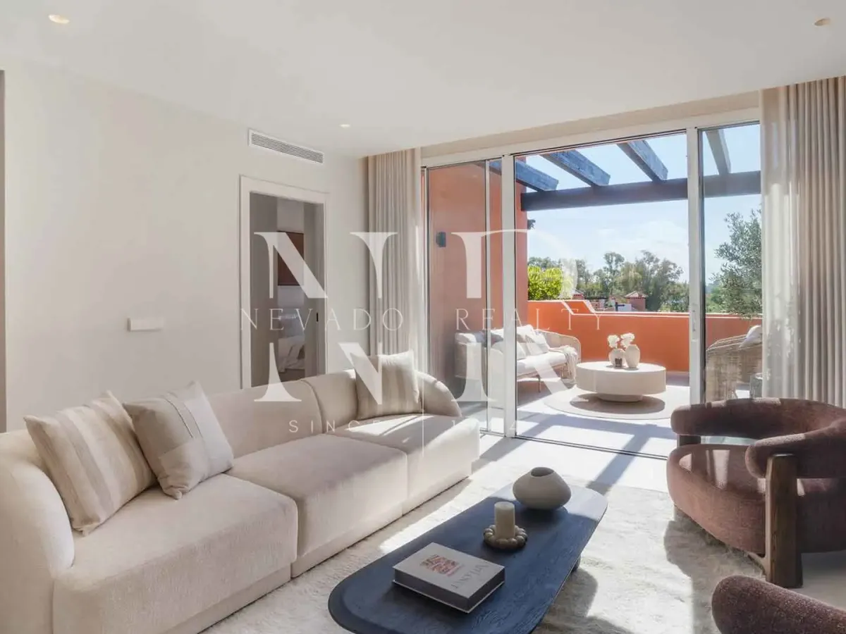 Completely renovated penthouse for sale in the Alminar de Marbella development