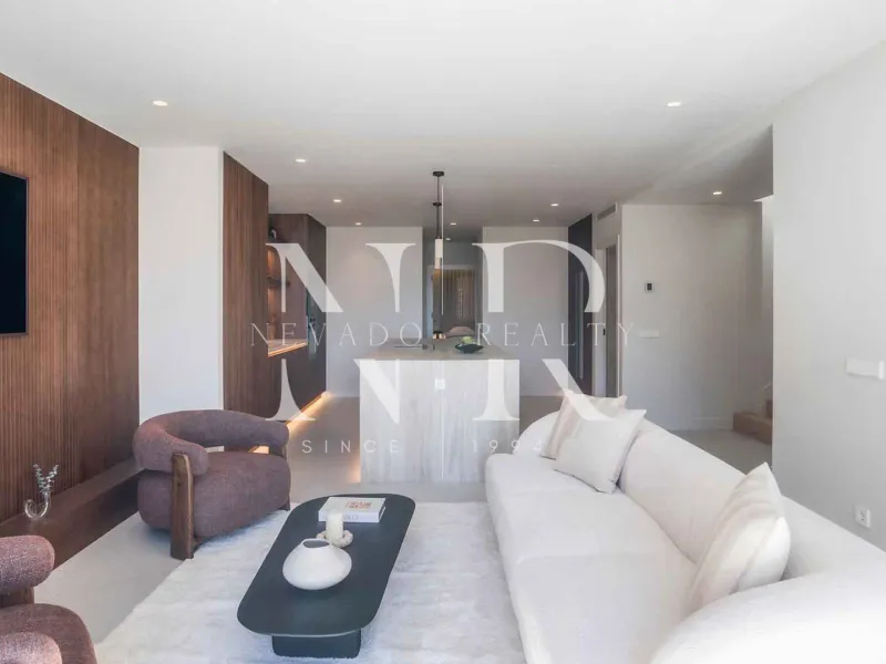 Completely renovated penthouse for sale in the Alminar de Marbella development