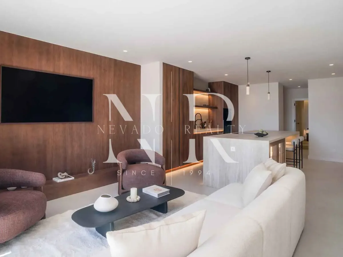 Completely renovated penthouse for sale in the Alminar de Marbella development