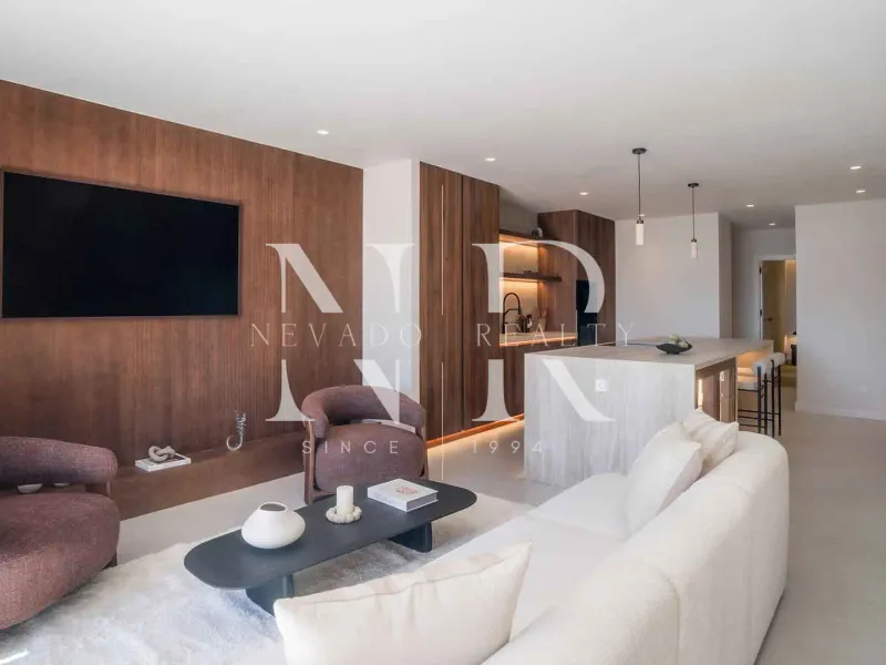 Completely renovated penthouse for sale in the Alminar de Marbella development