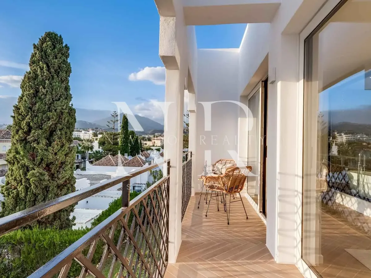 Semi-detached house in Los Potros residential area, completely refurbished, for sale