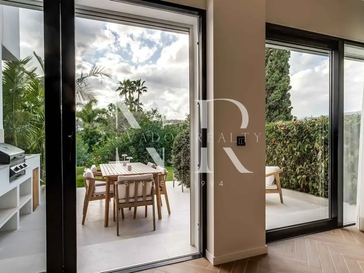 Semi-detached house in Los Potros residential area, completely refurbished, for sale