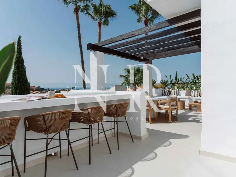 Penthouse in La Quinta Village residential complex with sea views for sale