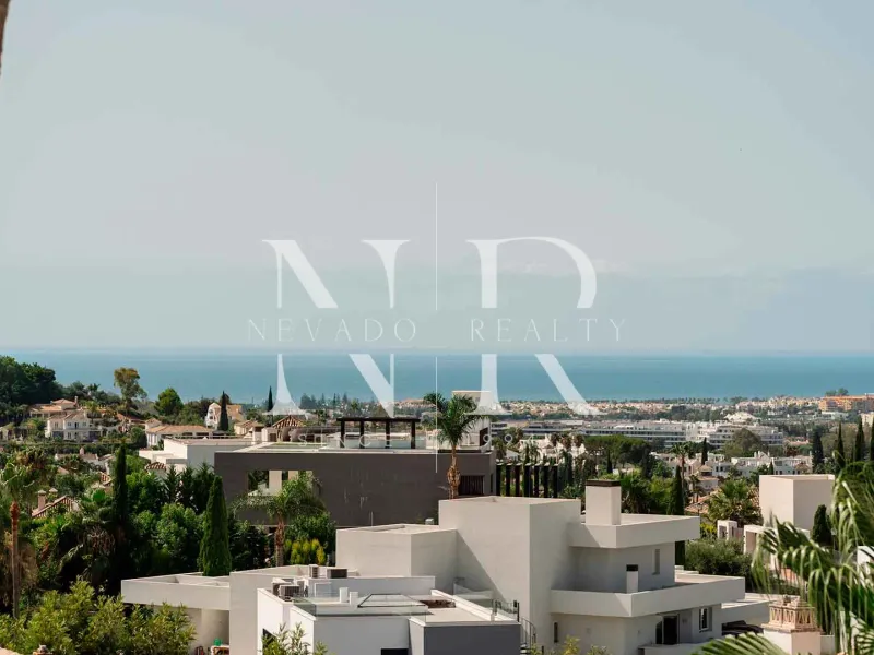 Penthouse in La Quinta Village residential complex with sea views for sale