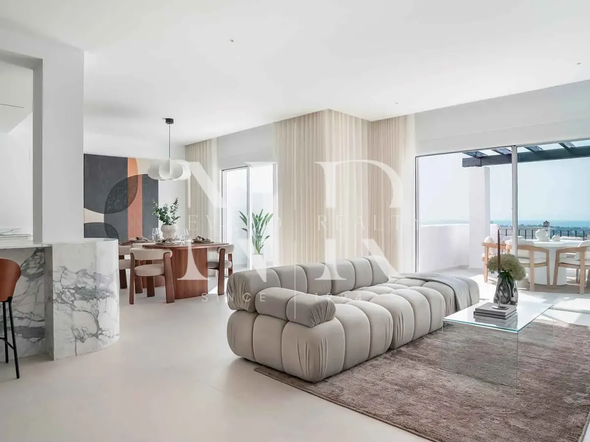 Penthouse in La Quinta Village residential complex with sea views for sale