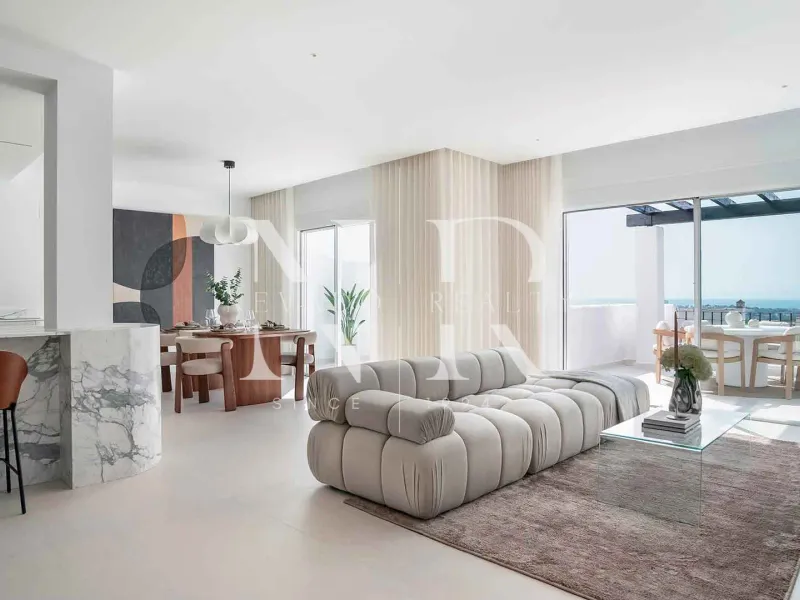 Penthouse in La Quinta Village residential complex with sea views for sale