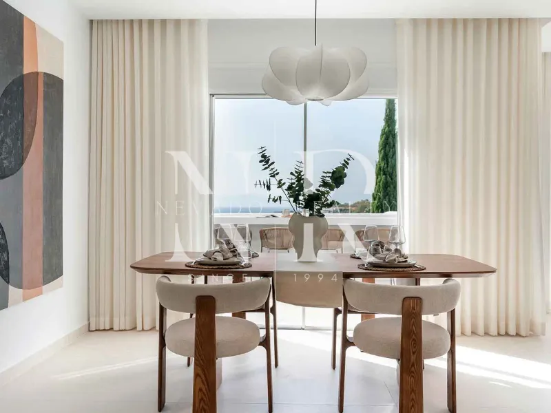 Penthouse in La Quinta Village residential complex with sea views for sale