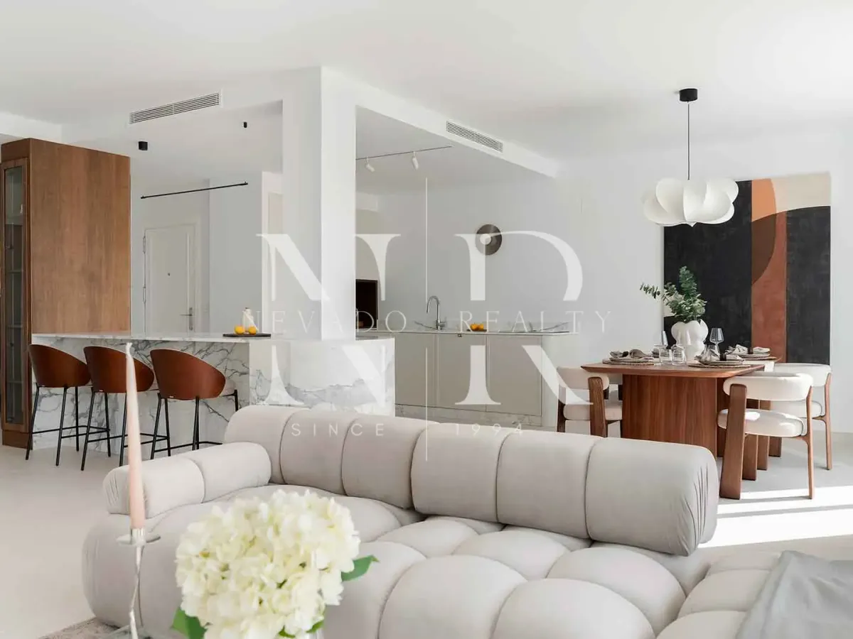 Penthouse in La Quinta Village residential complex with sea views for sale