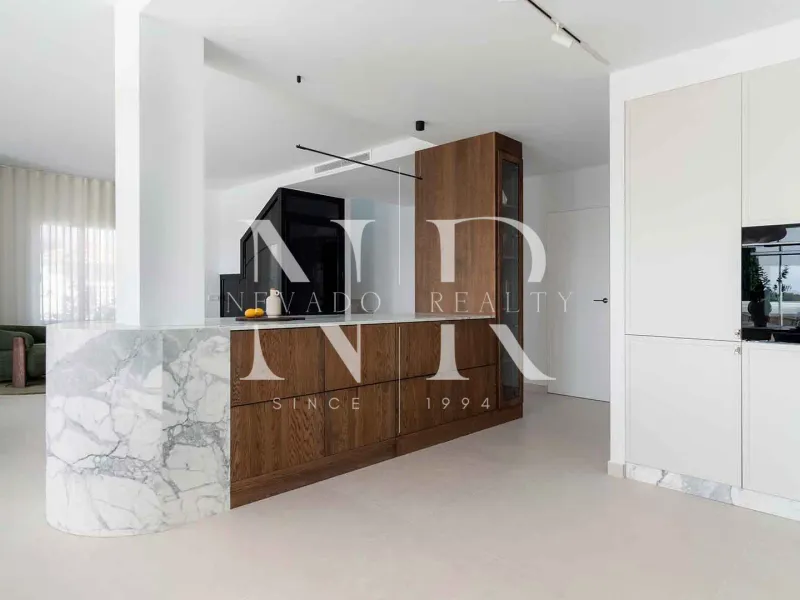 Penthouse in La Quinta Village residential complex with sea views for sale