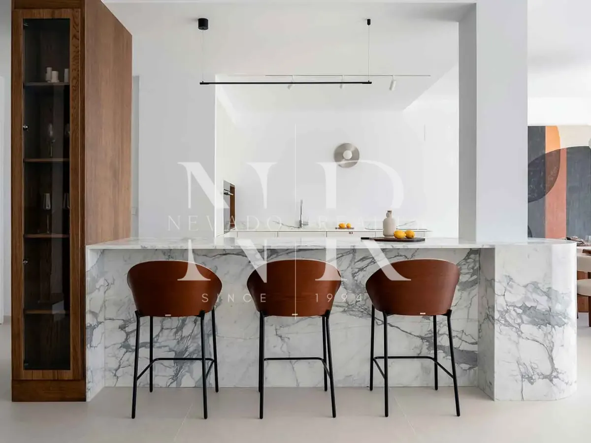 Penthouse in La Quinta Village residential complex with sea views for sale