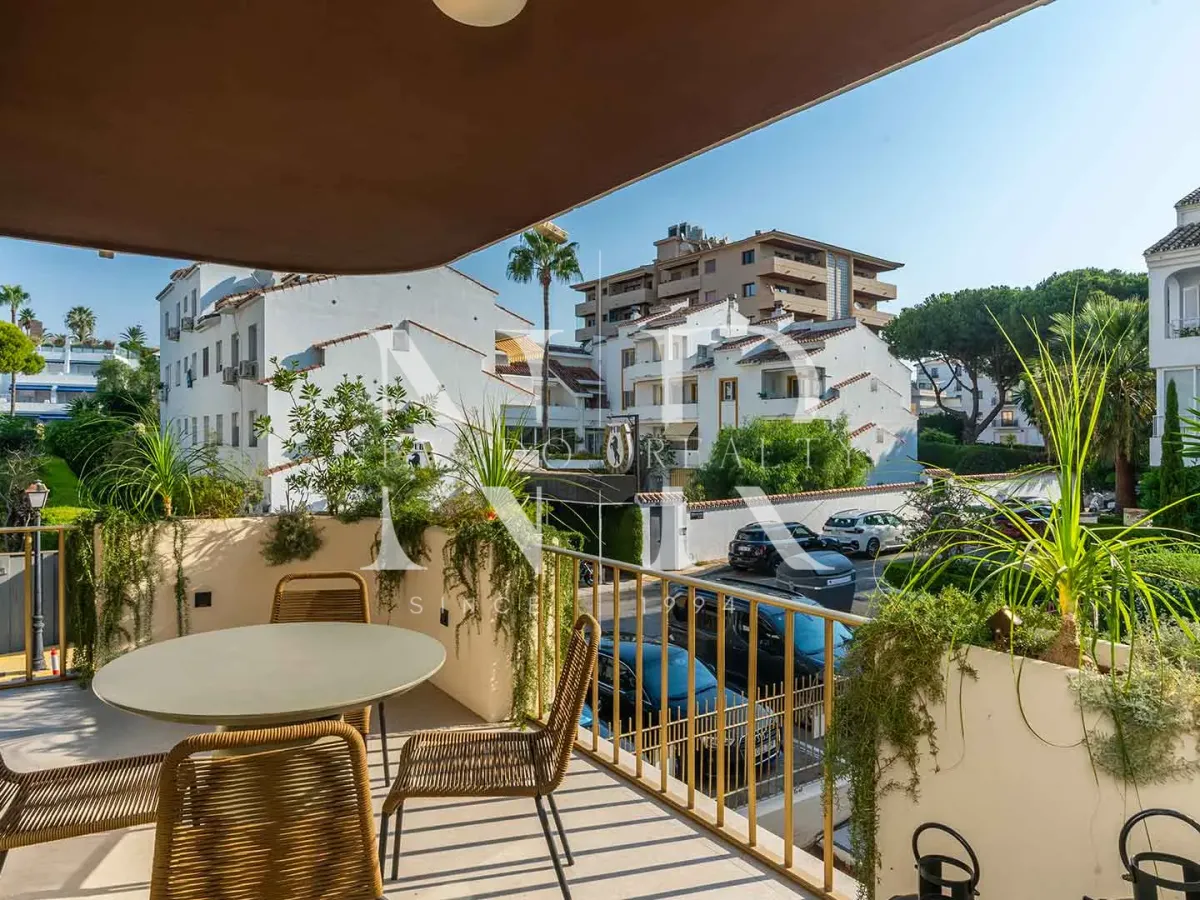 Apartment for sale in Nueva Andalucía just minutes from the beach