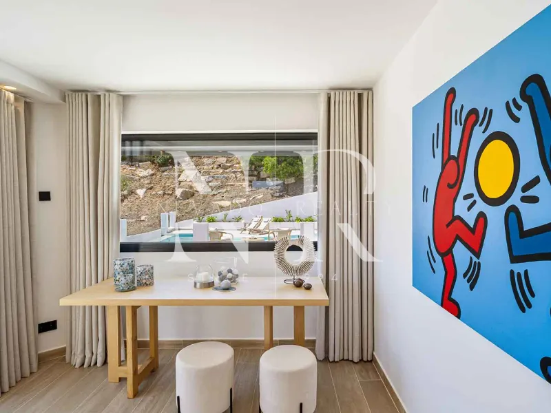 Villa in Las Lomas de Nueva Andalucía with panoramic sea views for sale