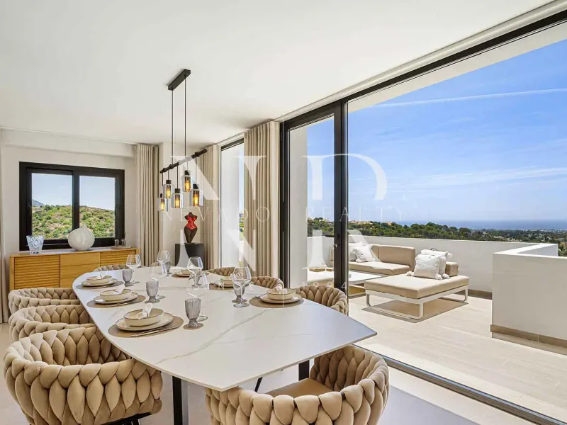 Villa in Las Lomas de Nueva Andalucía with panoramic sea views for sale