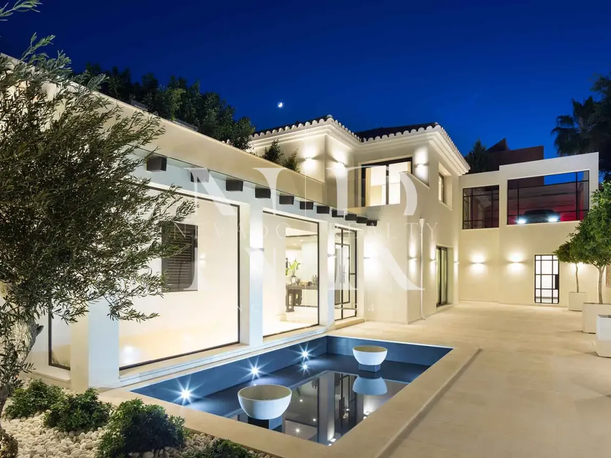 Frontline golf villa in Aloha for sale