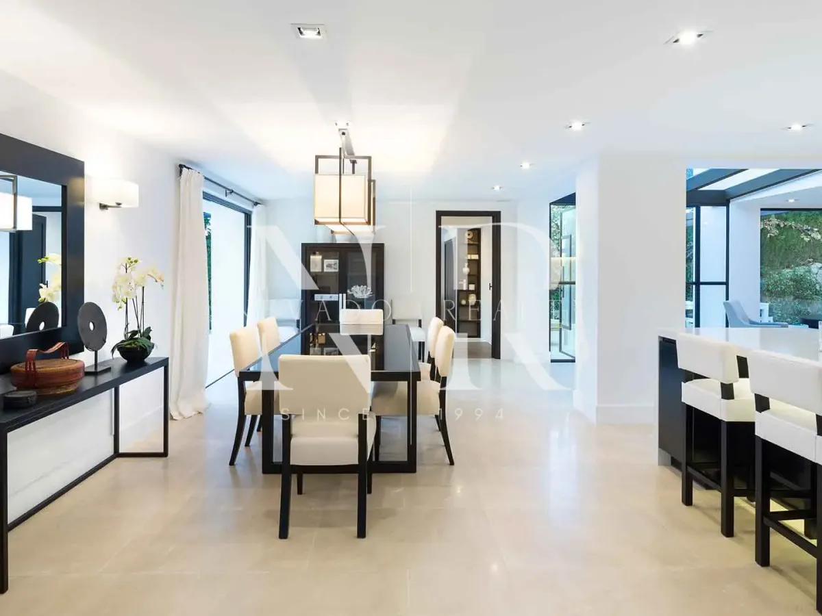 Frontline golf villa in Aloha for sale