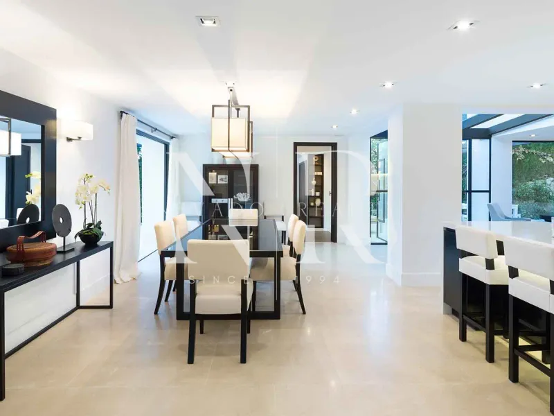 Frontline golf villa in Aloha for sale