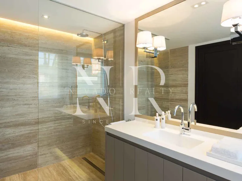 Frontline golf villa in Aloha for sale