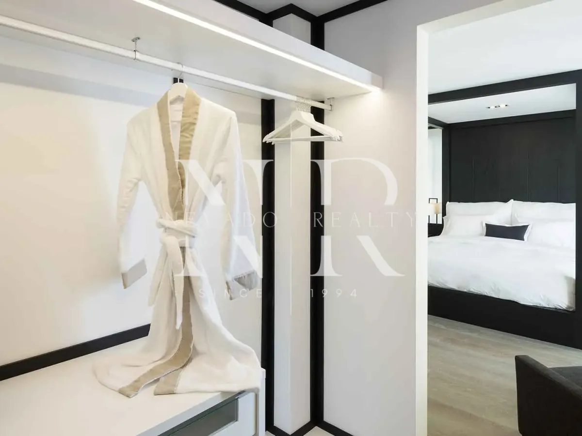 Frontline golf villa in Aloha for sale