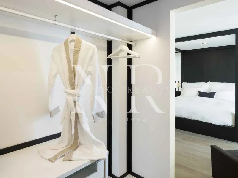 Frontline golf villa in Aloha for sale