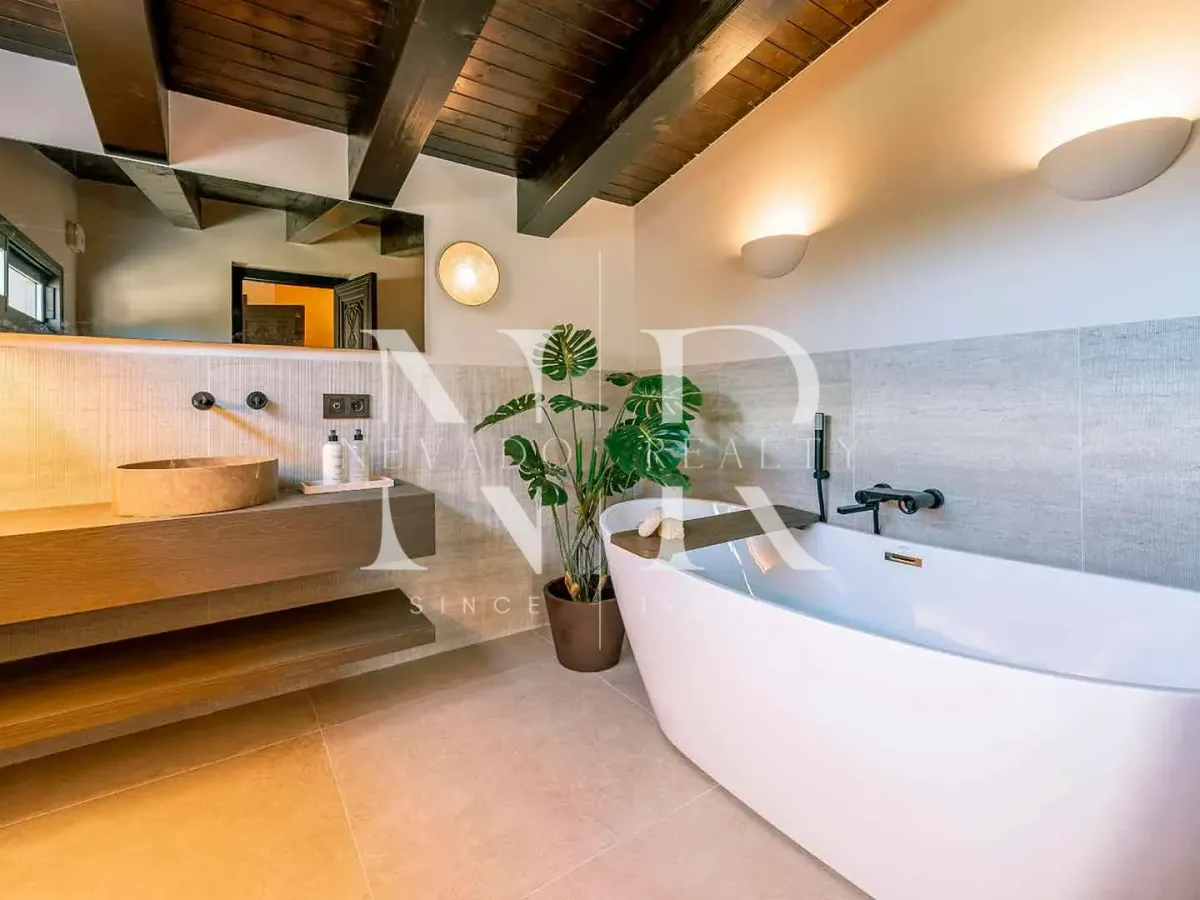 Completely refurbished villa in Nueva Andalucia for sale