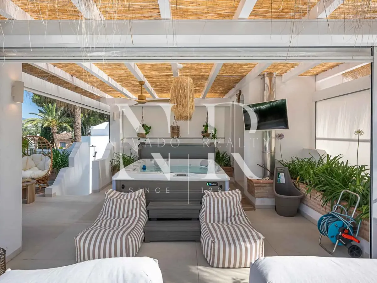 Boho style villa in Atalaya Rio Verde for sale