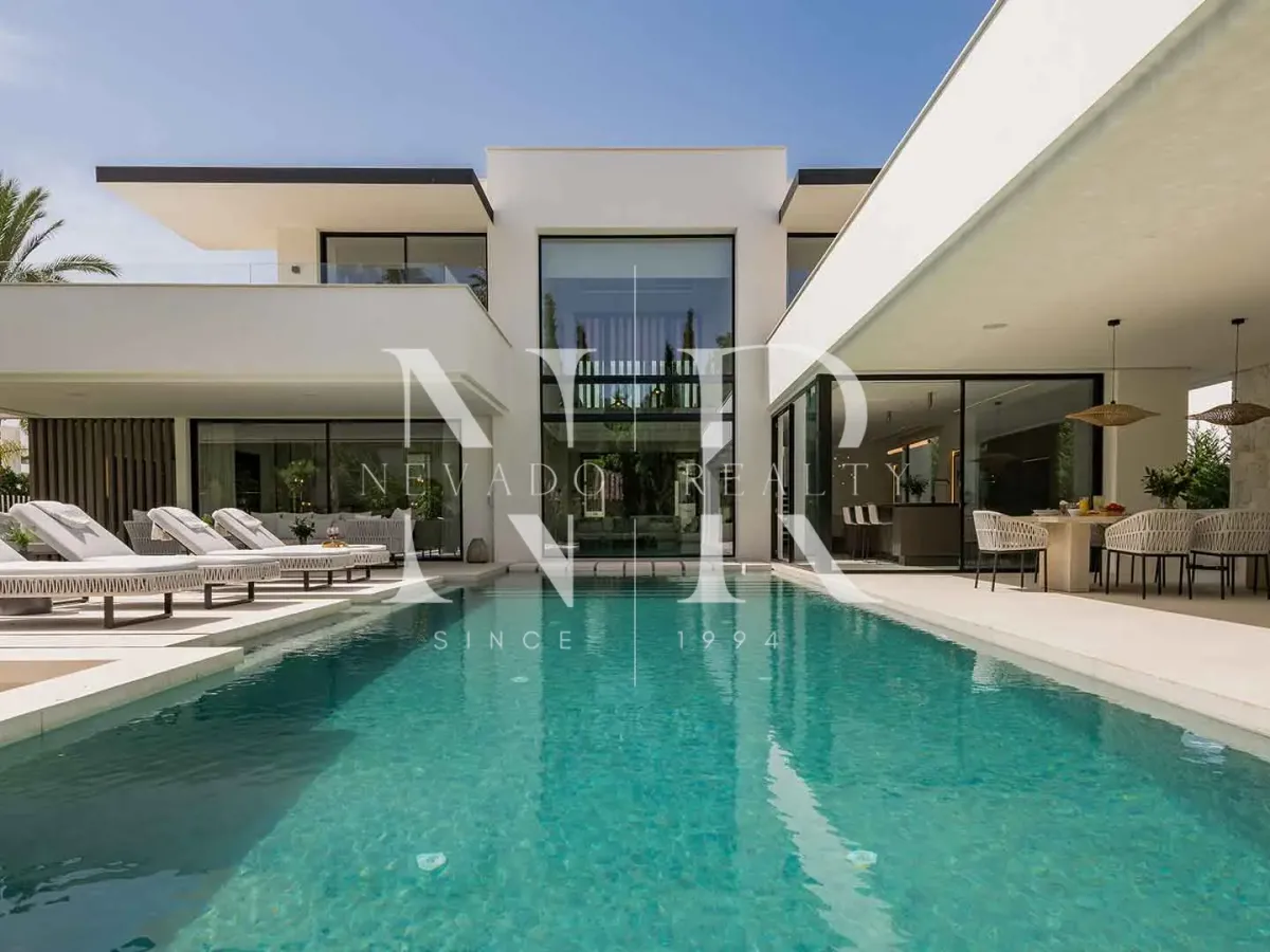 Designer villa for sale in Las Brisas Golf