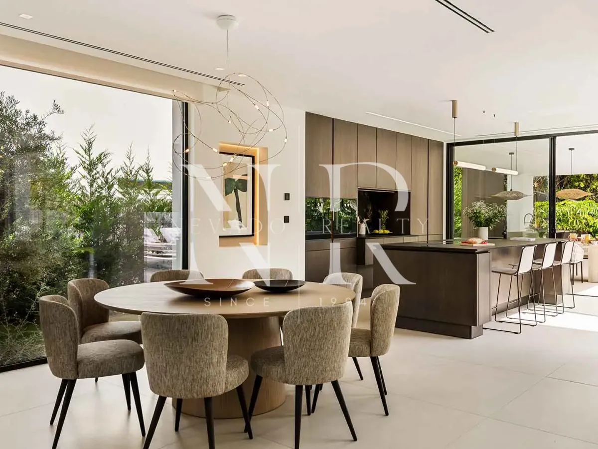 Designer villa for sale in Las Brisas Golf