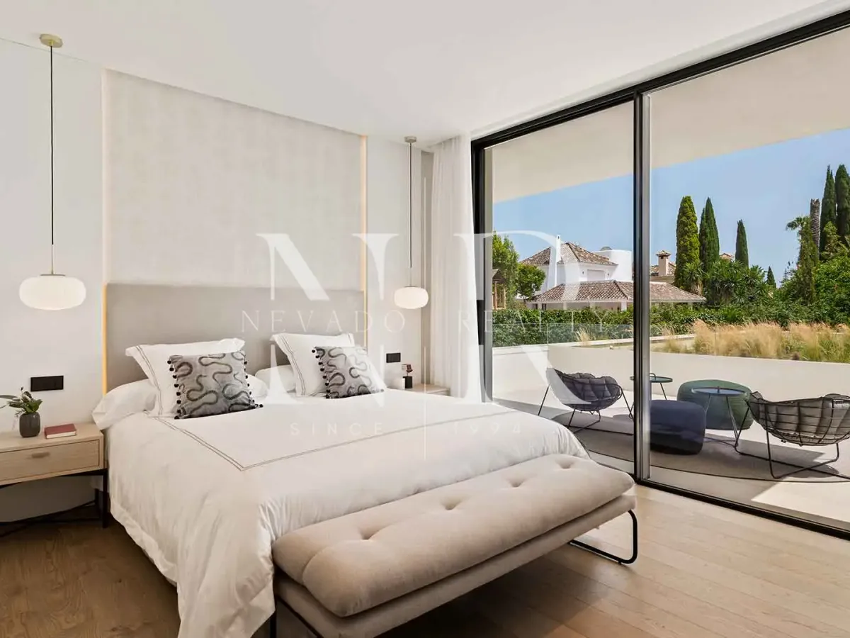 Designer villa for sale in Las Brisas Golf