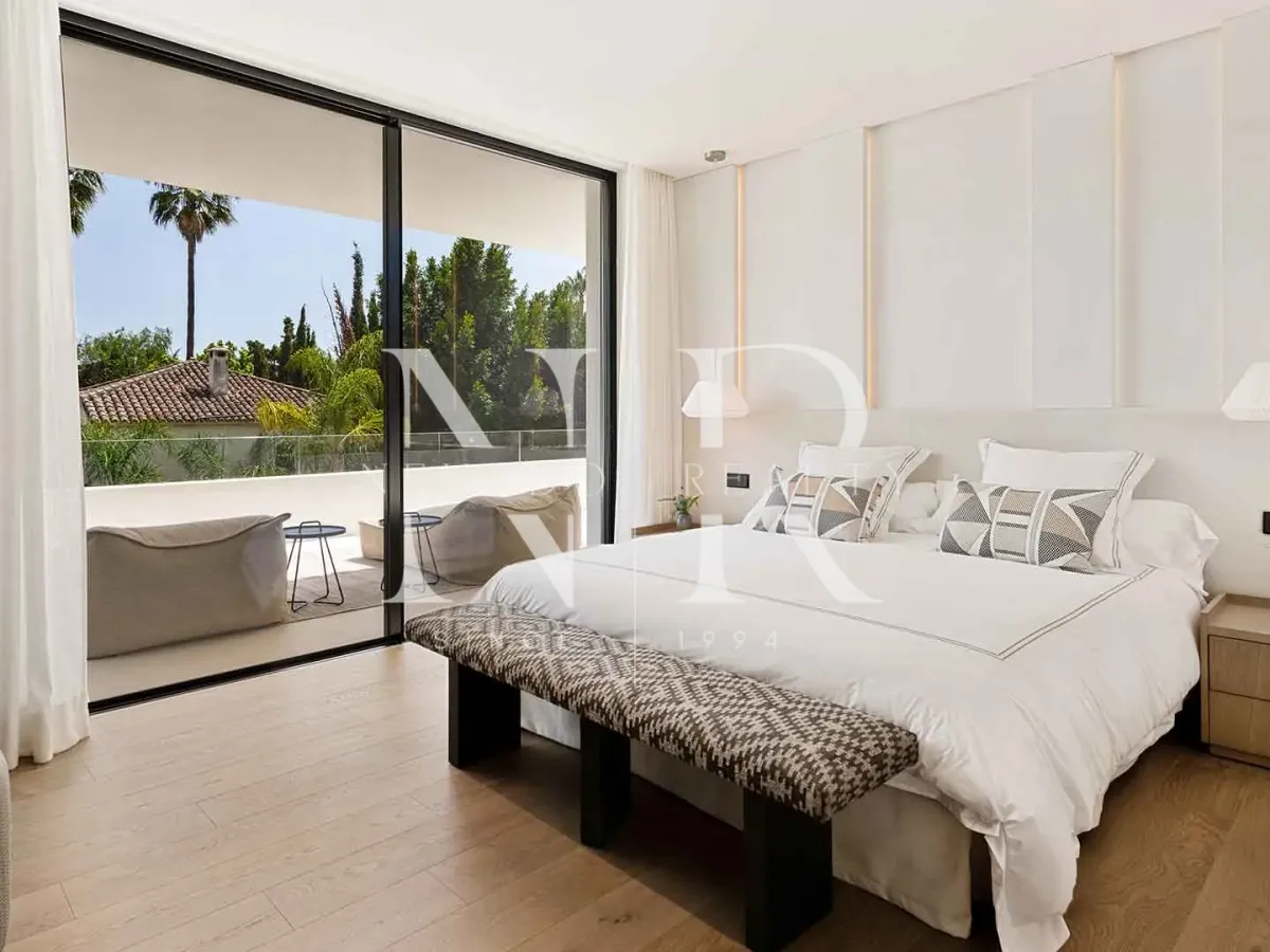 Designer villa for sale in Las Brisas Golf