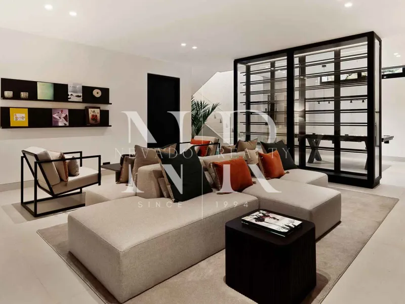 Designer villa for sale in Las Brisas Golf