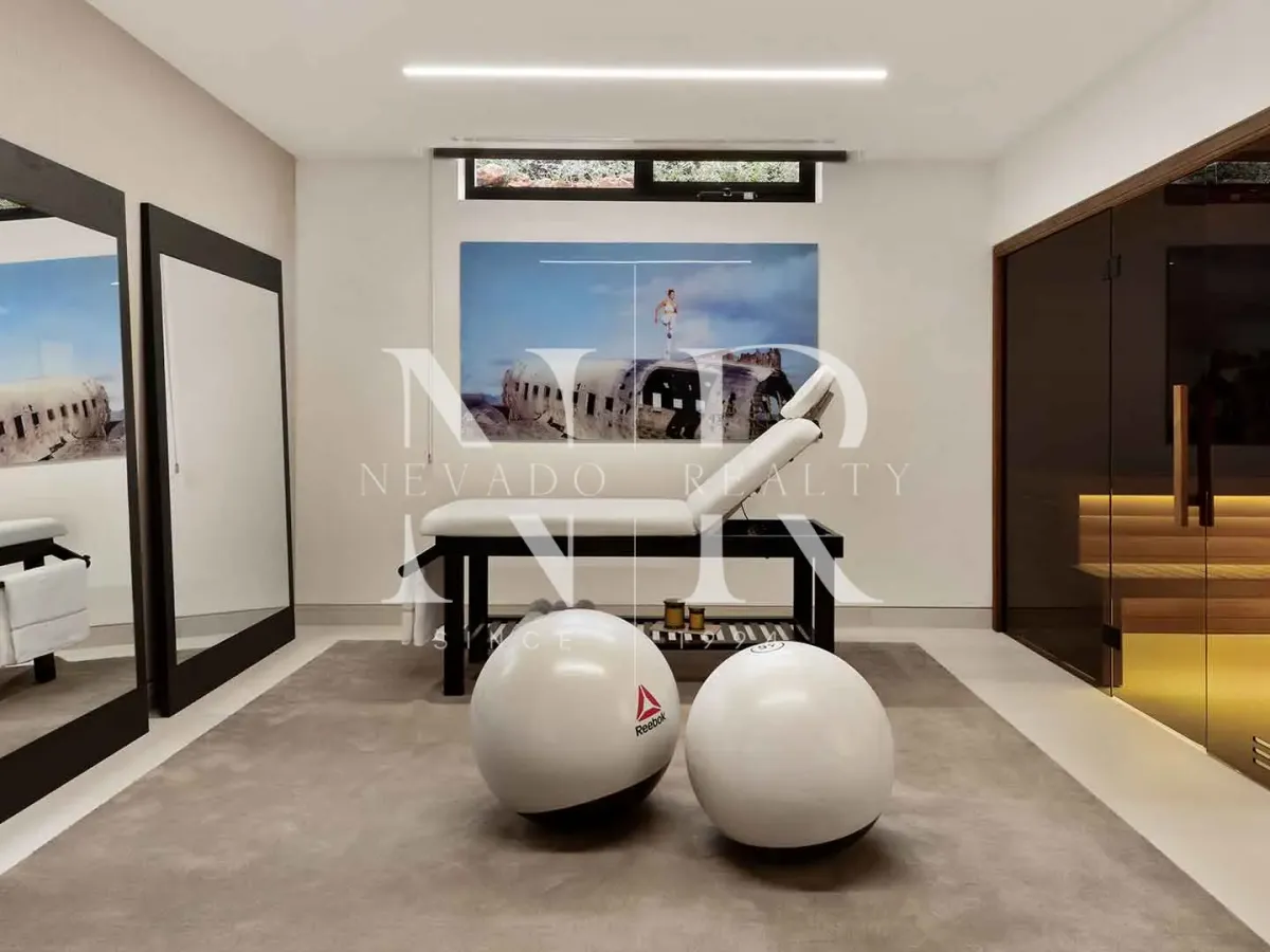 Designer villa for sale in Las Brisas Golf