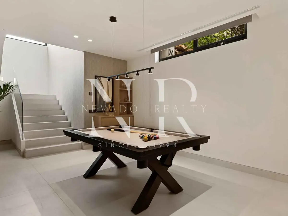 Designer villa for sale in Las Brisas Golf