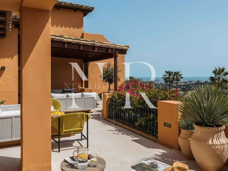 Apartment in Les Belvederes residential complex with panoramic sea views for sale