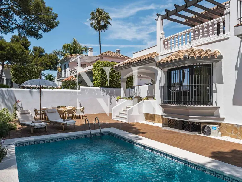 Completely renovated villa in the Altos del Rodeo residential area for sale