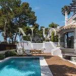 Completely renovated villa in the Altos del Rodeo residential area for sale 3