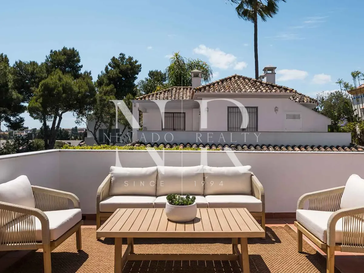 Completely renovated villa in the Altos del Rodeo residential area for sale