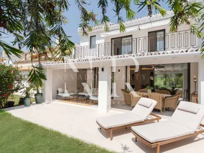 Townhouse in Los Olivos residential complex on the golf course front line for sale