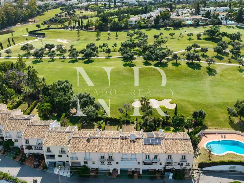 Townhouse in Los Olivos residential complex on the golf course front line for sale