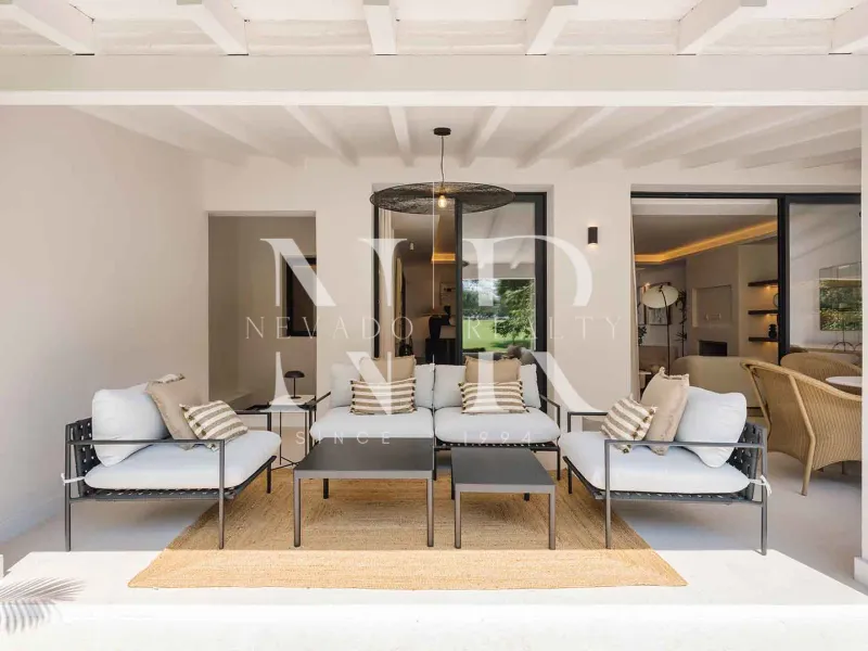 Townhouse in Los Olivos residential complex on the golf course front line for sale