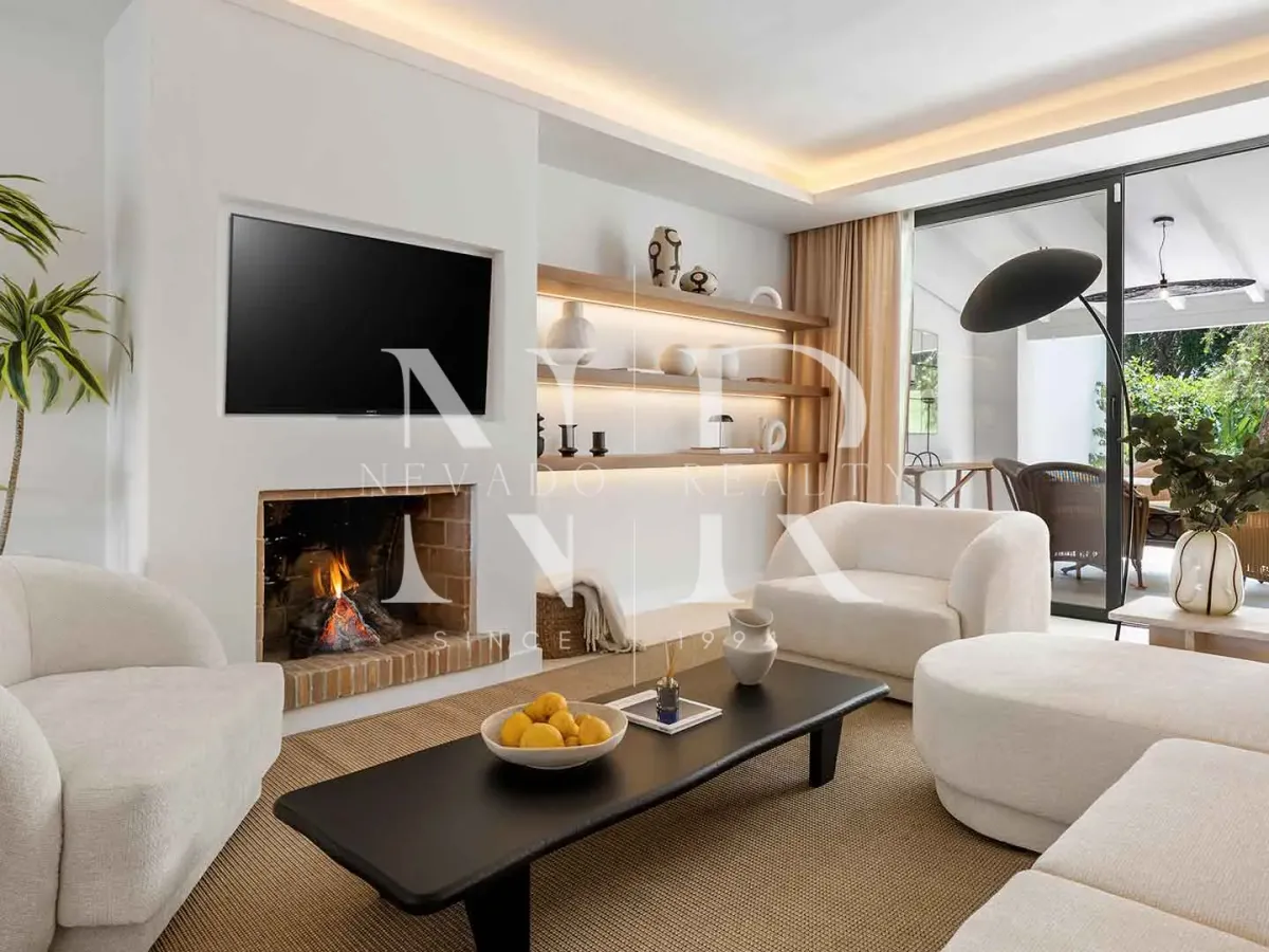 Townhouse in Los Olivos residential complex on the golf course front line for sale